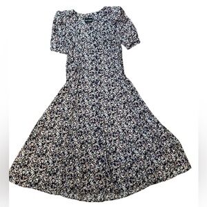 Chic Ditsy Floral Midi Dress